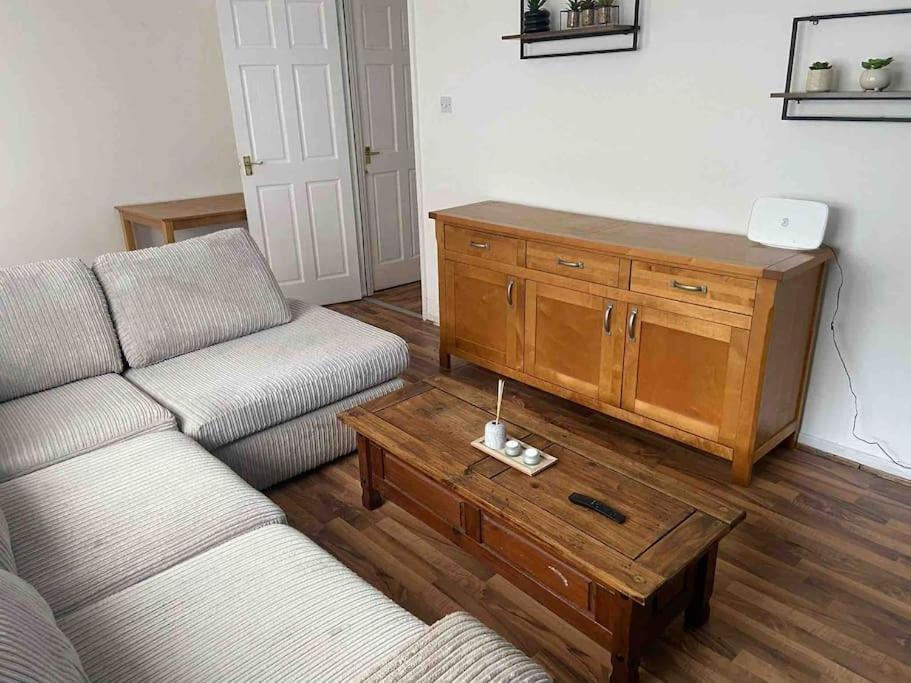Manchester - Eccles - Business - Contractors - Families - Discounts Available المظهر الخارجي الصورة
