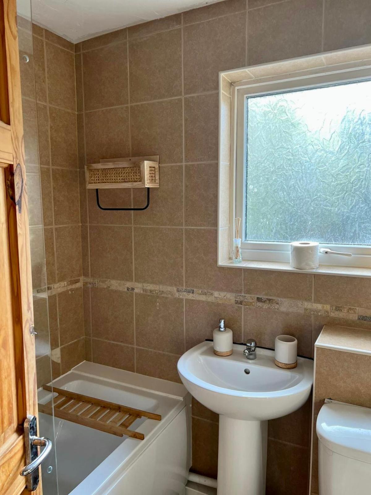 Manchester - Eccles - Business - Contractors - Families - Discounts Available المظهر الخارجي الصورة