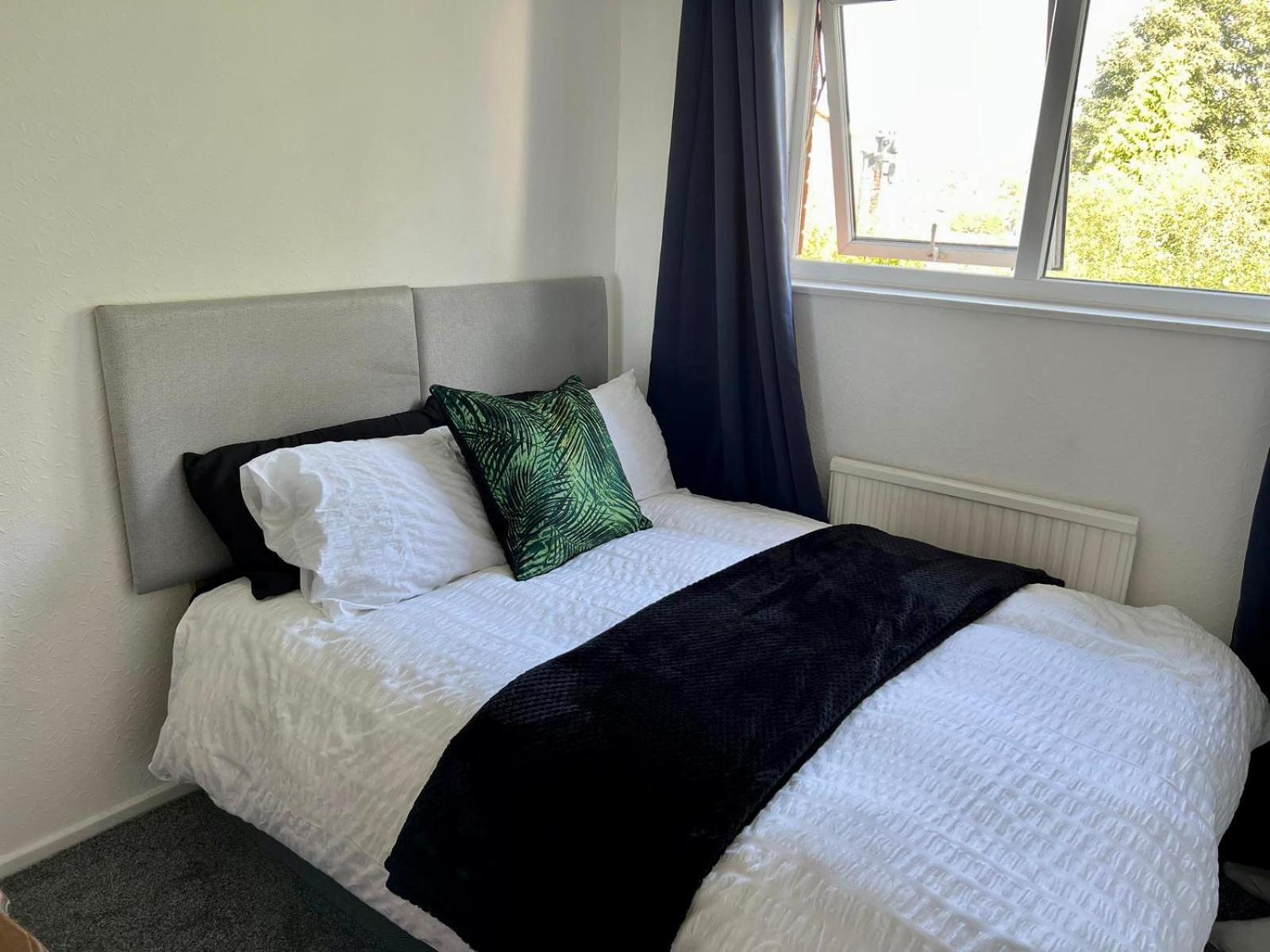 Manchester - Eccles - Business - Contractors - Families - Discounts Available المظهر الخارجي الصورة