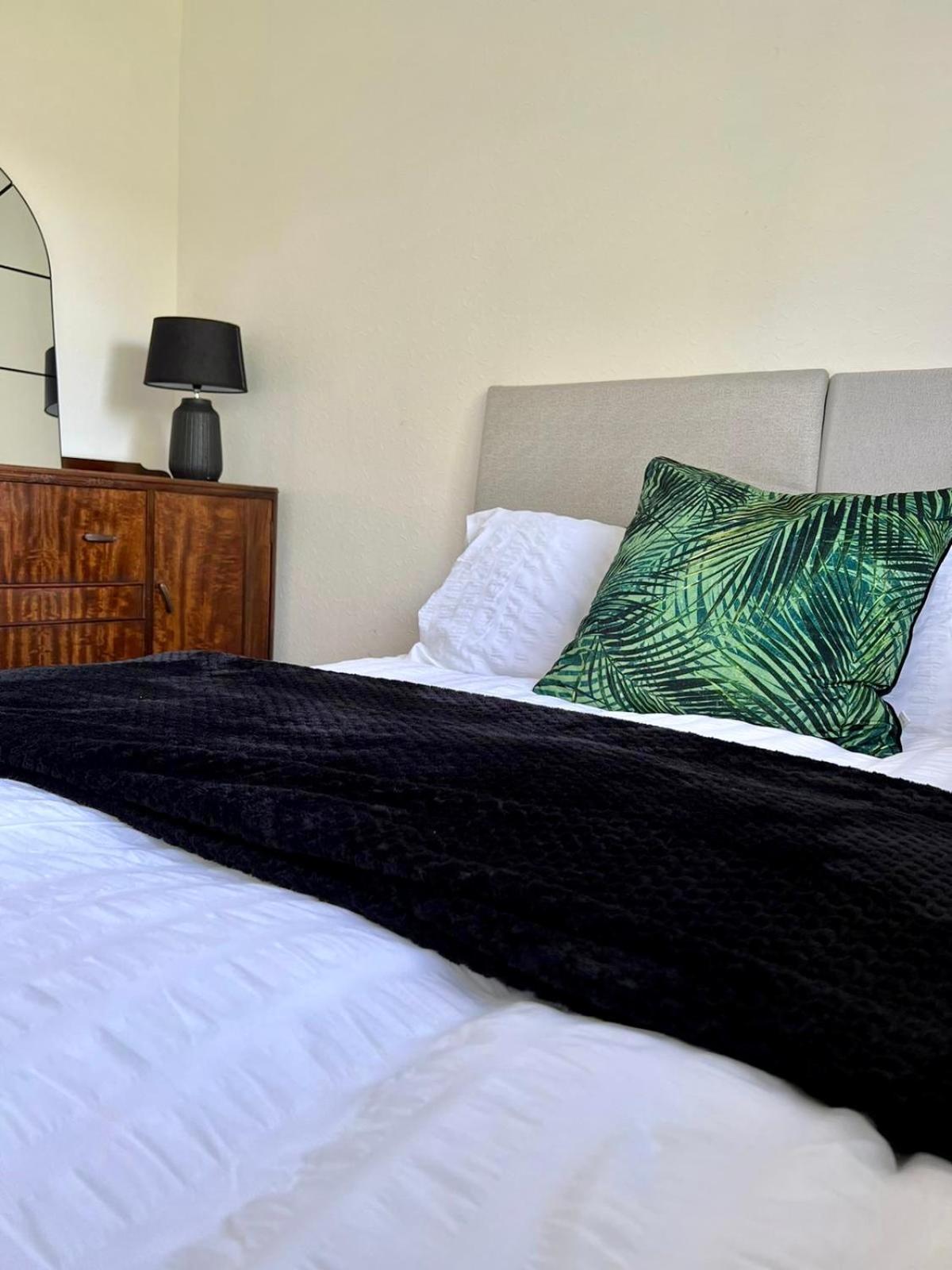 Manchester - Eccles - Business - Contractors - Families - Discounts Available المظهر الخارجي الصورة